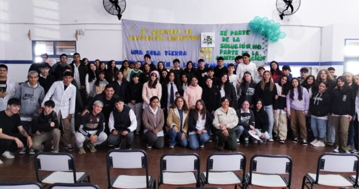 Guardaparques fortalecen el compromiso ambiental en instituciones educativas